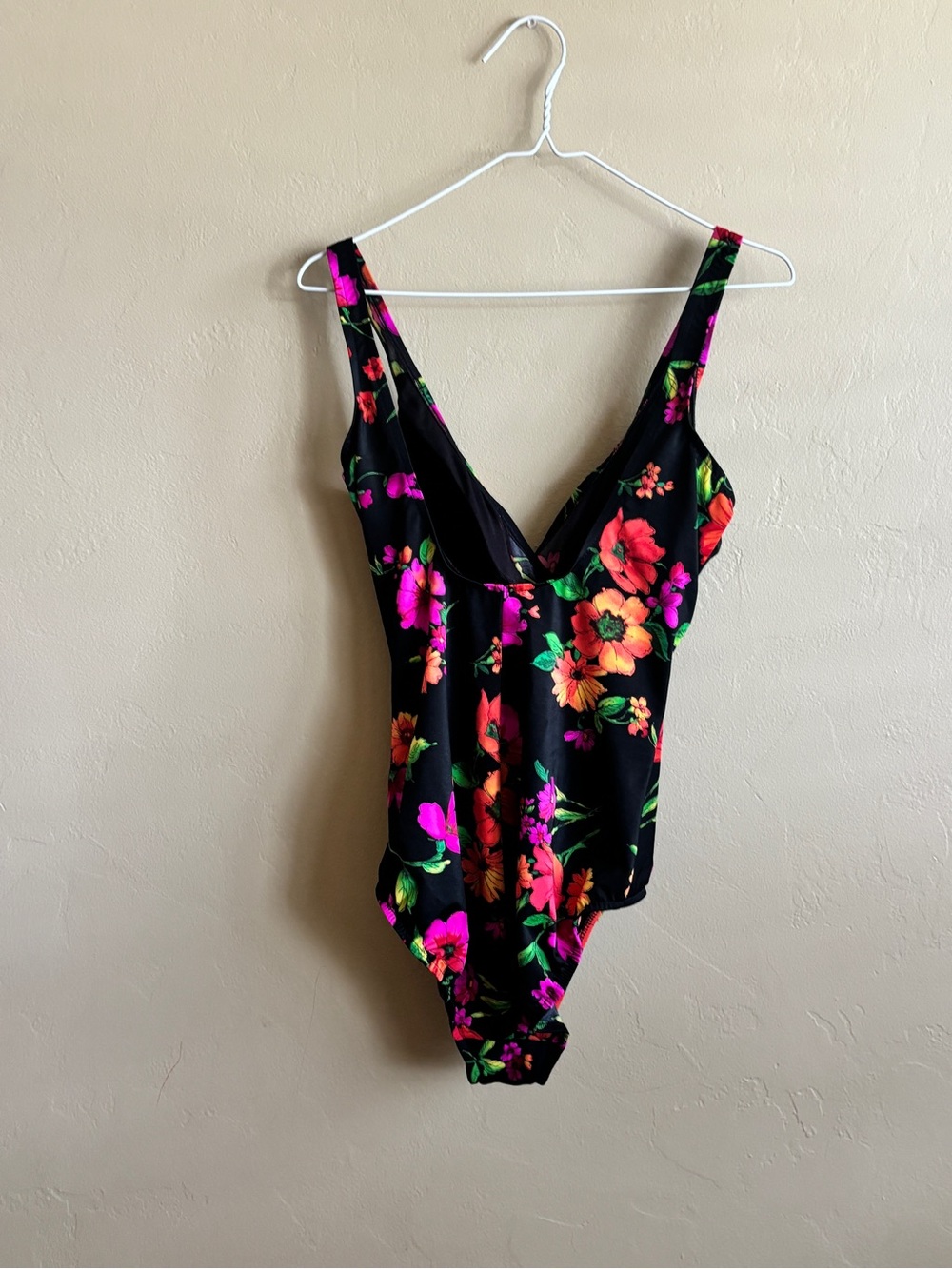 Miraclesuit floral swimsuit - Picture 7 of 7